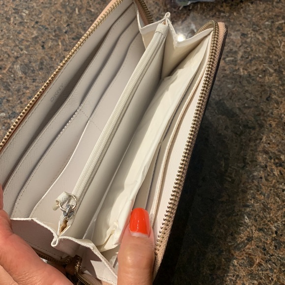 Large wallet - Picture 2 of 3